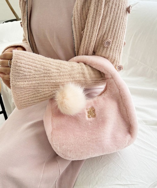 one after another NICE CLAUP（ワンアフターアナザーナイスクラップ）の「フェイクファーミニバッグ（ハンドバッグ・レディース・ブラウン/ピンク/アイボリー・FREE）」の2枚目の写真