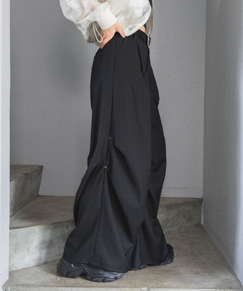 PAGEBOY（ページボーイ）の「リベットタックパンツ（その他パンツ・レディース・グレー/ブラック/ブラウン・FREE）」の2枚目の写真