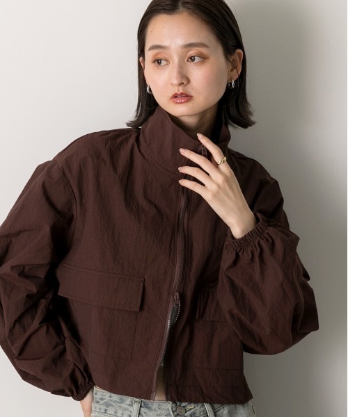 ad thie(アドティエ)の「スタンドカラー ナイロン ショート丈ブルゾン(ブルゾン・レディース・アイボリー/チョコ/カーキ/ブラック/ベージュ・FREE)」の20枚目の写真