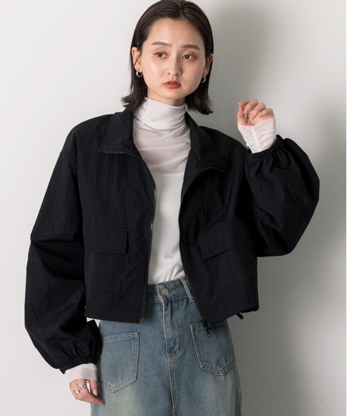 ad thie(アドティエ)の「スタンドカラー ナイロン ショート丈ブルゾン(ブルゾン・レディース・アイボリー/チョコ/カーキ/ブラック/ベージュ・FREE)」の9枚目の写真