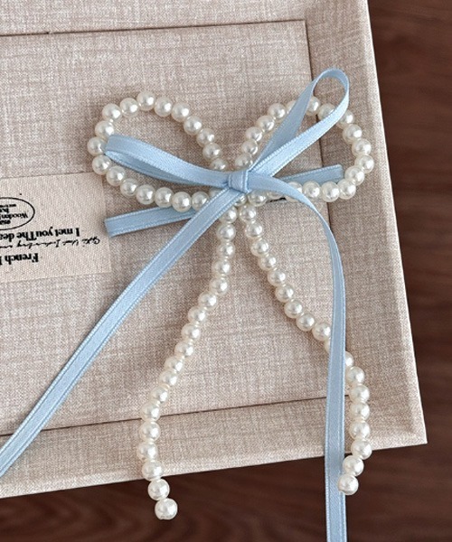 VIBGYOR Women(ヴィブジョー ウィメン)の「【urge select】パール×リボン ヘアクリップ(バレッタ/ヘアクリップ・レディース・ブラック/ライトブルー・FREE)」の2枚目の写真