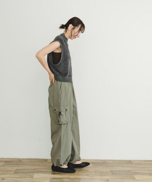 ITEMS URBANRESEARCH(アイテムズ アーバンリサーチ)の「ワイドカーゴパンツ(その他パンツ・レディース・カーキ/ブラック・FREE)」の7枚目の写真