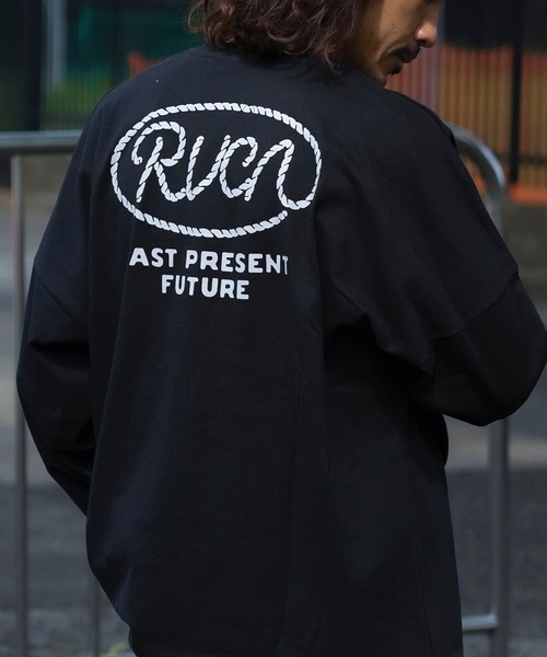 RVCA(ルーカ)の「RVCA メンズ RVCA LASSO LT ロンT 【2024年秋冬モデル】/ルーカバックプリント長袖ロゴロンT(Tシャツ/カットソー・メンズ・ブラウン/オフホワイト/ブラック・SMALL/MEDIUM/LARGE/X-LARGE)」の1枚目の写真