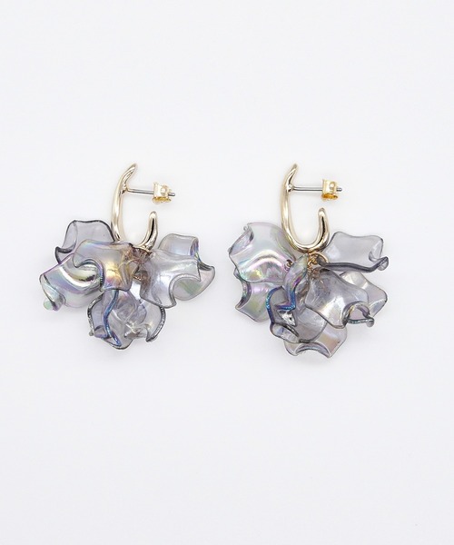 ciite'(シーテ)の「ドロップハナビラピアス (両耳用)(ピアス(両耳用)・レディース・アイボリー/ホワイト/ネイビー・FREE)」の3枚目の写真