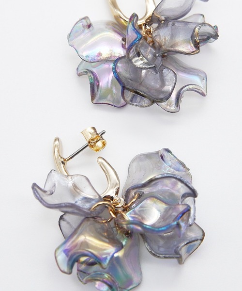 ciite'(シーテ)の「ドロップハナビラピアス (両耳用)(ピアス(両耳用)・レディース・アイボリー/ホワイト/ネイビー・FREE)」の4枚目の写真