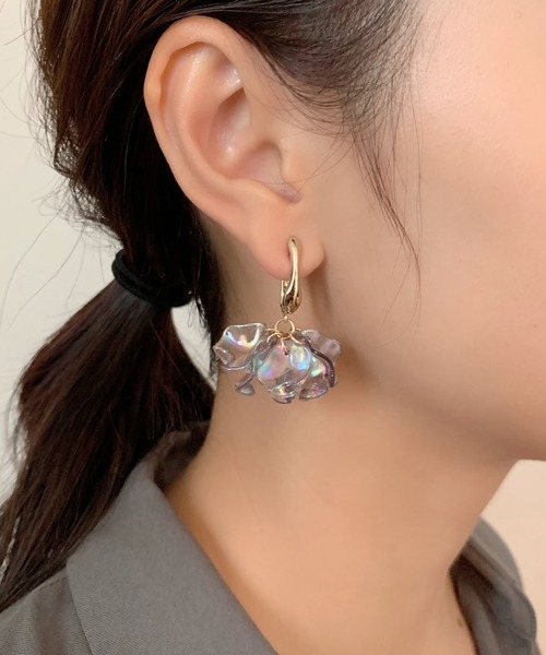 ciite'(シーテ)の「ドロップハナビラピアス (両耳用)(ピアス(両耳用)・レディース・アイボリー/ホワイト/ネイビー・FREE)」の7枚目の写真