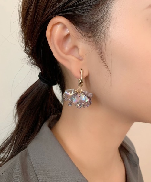 ciite'(シーテ)の「ドロップハナビラピアス (両耳用)(ピアス(両耳用)・レディース・アイボリー/ホワイト/ネイビー・FREE)」の8枚目の写真