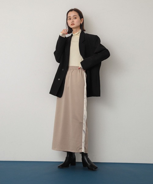 SENSE OF PLACE by URBAN RESEARCH（センスオブプレイスバイアーバンリサーチ）の「サテンキリカエラインスカート（スカート・レディース・ライトベージュ/ブラウン/ネイビー・ONE）」の11枚目の写真