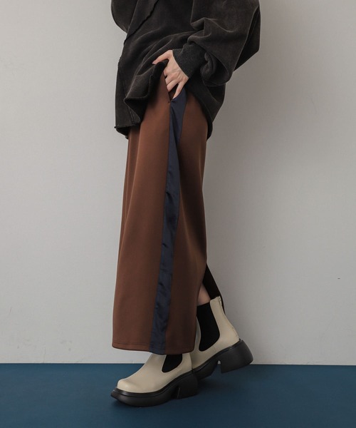 SENSE OF PLACE by URBAN RESEARCH（センスオブプレイスバイアーバンリサーチ）の「サテンキリカエラインスカート（スカート・レディース・ライトベージュ/ブラウン/ネイビー・ONE）」の18枚目の写真