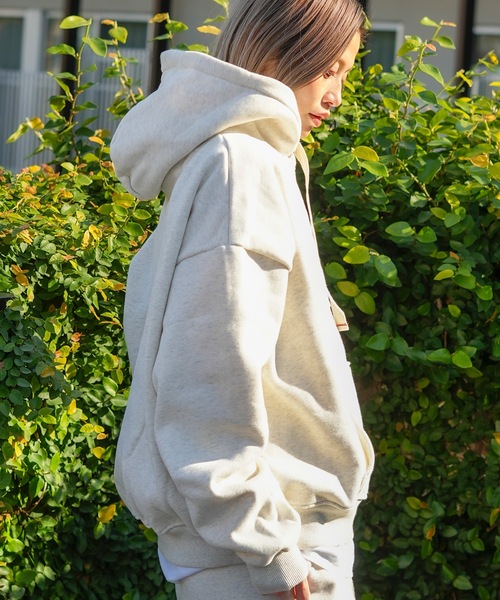 roial(ロイアル)の「CREW/ROIAL(ロイアル)リラックスサイジングワンポイントシンプルデザインプルオーバーフーディ(スウェット・レディース・オートミール/ピンク/ライトベージュ・FREE)」の13枚目の写真