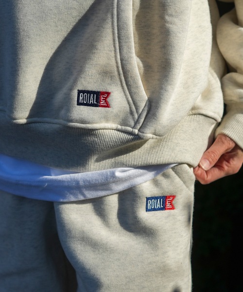 roial(ロイアル)の「CREW/ROIAL(ロイアル)リラックスサイジングワンポイントシンプルデザインプルオーバーフーディ(スウェット・レディース・オートミール/ピンク/ライトベージュ・FREE)」の15枚目の写真