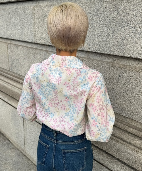 JENNE(ジェンヌ)の「JENNEオードリーフラワーブラウス(その他トップス・レディース・ホワイト/ブラック・LARGE/MEDIUM/SMALL)」の14枚目の写真