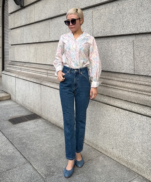 JENNE(ジェンヌ)の「JENNEオードリーフラワーブラウス(その他トップス・レディース・ホワイト/ブラック・LARGE/MEDIUM/SMALL)」の15枚目の写真