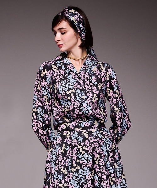 JENNE(ジェンヌ)の「JENNEオードリーフラワーブラウス(その他トップス・レディース・ホワイト/ブラック・LARGE/MEDIUM/SMALL)」の12枚目の写真
