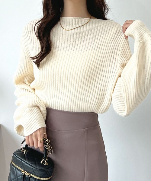 Futier land（フューティアランド）の「1枚主役モテかわ映え。ボートネックバルーン袖ニットプルオーバー（ニット/セーター・レディース・アイボリー/レッド/グリーン/杢グレー/グレイッシュベージュ/ブラック・FREE/LARGE/X-LARGE）」の2枚目の写真