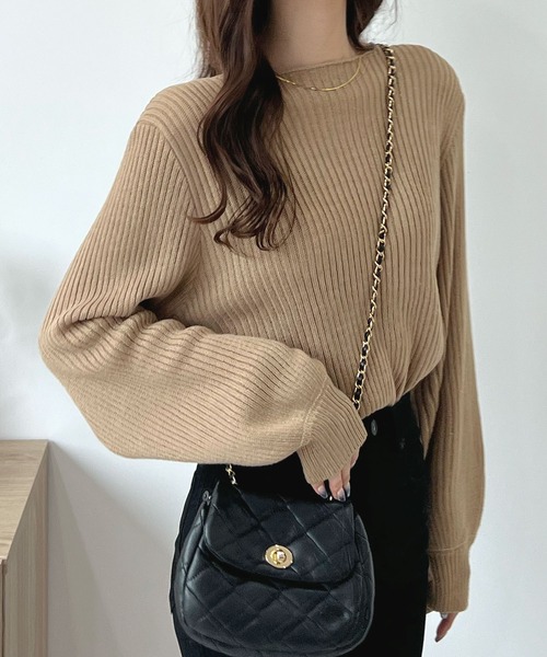 Futier land（フューティアランド）の「1枚主役モテかわ映え。ボートネックバルーン袖ニットプルオーバー（ニット/セーター・レディース・アイボリー/レッド/グリーン/杢グレー/グレイッシュベージュ/ブラック・FREE/LARGE/X-LARGE）」の10枚目の写真