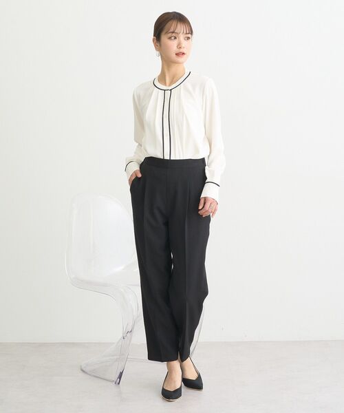 earth music&ecology（アースミュージックアンドエコロジー）の「バイカラータックブラウス（シャツ/ブラウス・レディース・オフホワイト/ネイビー/グレー/ピンクベージュ・FREE）」の16枚目の写真