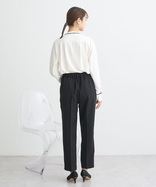 earth music&ecology（アースミュージックアンドエコロジー）の「バイカラータックブラウス（シャツ/ブラウス・レディース・オフホワイト/ネイビー/グレー/ピンクベージュ・FREE）」の17枚目の写真