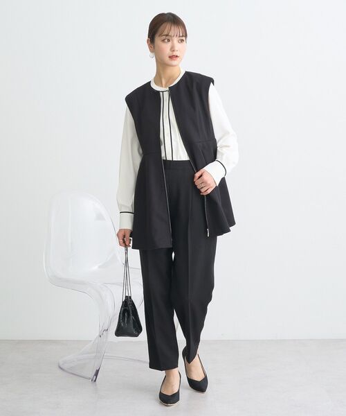 earth music&ecology（アースミュージックアンドエコロジー）の「バイカラータックブラウス（シャツ/ブラウス・レディース・オフホワイト/ネイビー/グレー/ピンクベージュ・FREE）」の19枚目の写真