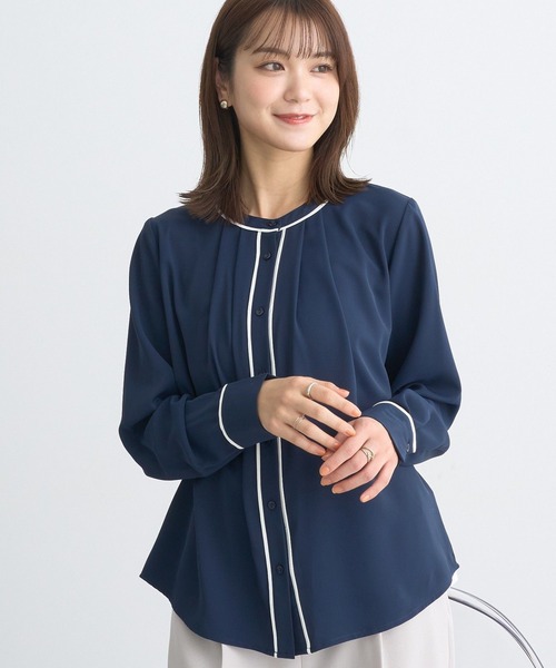 earth music&ecology（アースミュージックアンドエコロジー）の「バイカラータックブラウス（シャツ/ブラウス・レディース・オフホワイト/ネイビー/グレー/ピンクベージュ・FREE）」の4枚目の写真