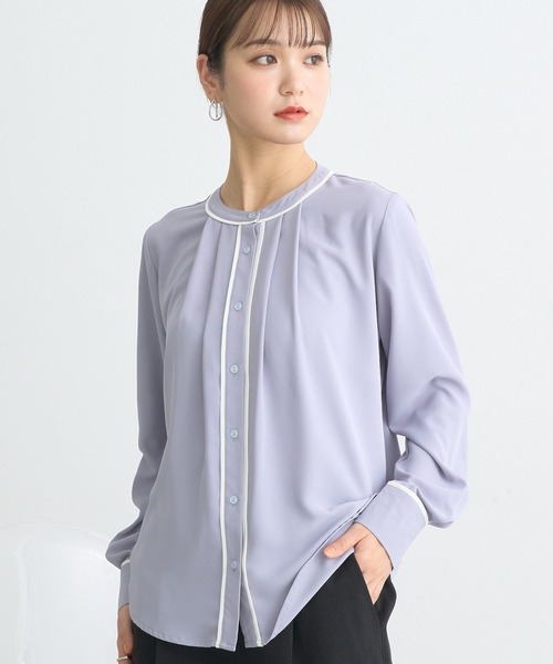 earth music&ecology（アースミュージックアンドエコロジー）の「バイカラータックブラウス（シャツ/ブラウス・レディース・オフホワイト/ネイビー/グレー/ピンクベージュ・FREE）」の3枚目の写真