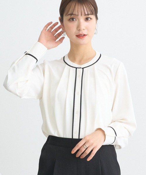 earth music&ecology（アースミュージックアンドエコロジー）の「バイカラータックブラウス（シャツ/ブラウス・レディース・オフホワイト/ネイビー/グレー/ピンクベージュ・FREE）」の2枚目の写真