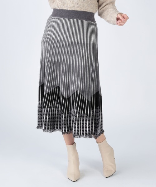 CECIL McBEE(セシルマクビー)の「プリーツジャガードスカート(スカート・レディース・チャコールグレー/アイボリー/ブラック・MEDIUM)」の1枚目の写真
