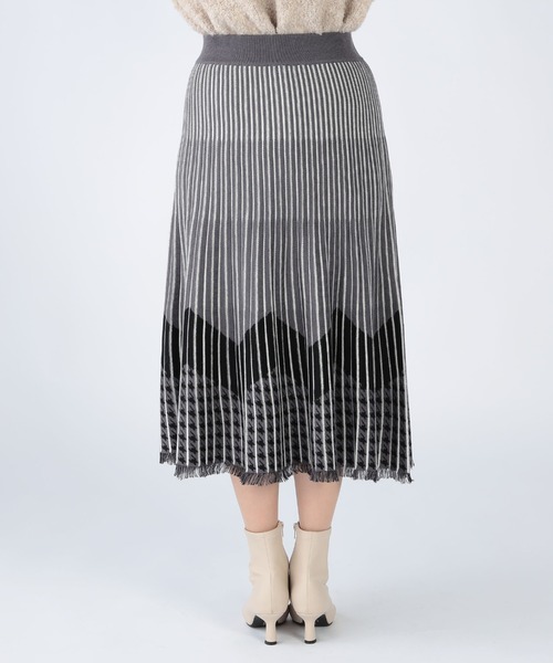 CECIL McBEE(セシルマクビー)の「プリーツジャガードスカート(スカート・レディース・チャコールグレー/アイボリー/ブラック・MEDIUM)」の9枚目の写真