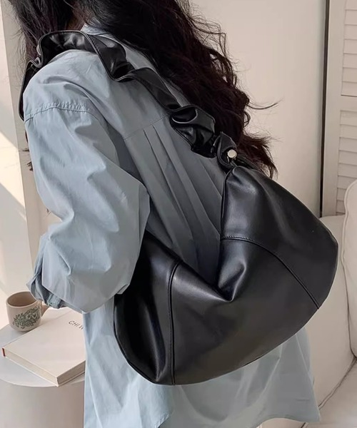 Dita Muaj.（ディータムアージュ）の「くしゅくしゅギャザーショルダー（ショルダーバッグ・レディース・ブラック/ホワイト・FREE）」の2枚目の写真