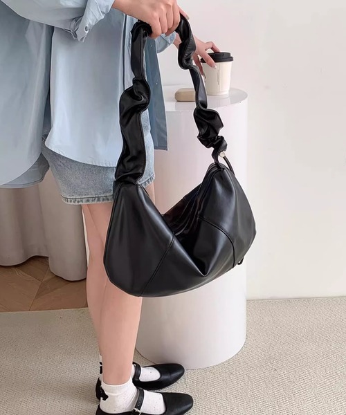 Dita Muaj.（ディータムアージュ）の「くしゅくしゅギャザーショルダー（ショルダーバッグ・レディース・ブラック/ホワイト・FREE）」の9枚目の写真