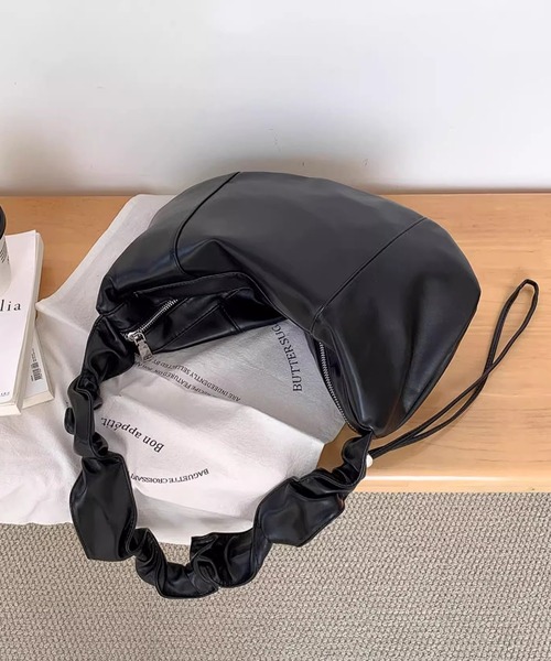 Dita Muaj.（ディータムアージュ）の「くしゅくしゅギャザーショルダー（ショルダーバッグ・レディース・ブラック/ホワイト・FREE）」の10枚目の写真