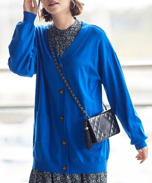 SMILE LAND（スマイルランド）の「＜大きいサイズ＞綿混Ｖネックロング丈ゆるニットカーディガン（毛玉防止・ハンガー干し可能）（カーディガン/ボレロ・レディース・ピンク系/レッド系/ロイヤルブルー/杢グレー/ミント/ブラック/オフホワイト・LL/3L/4L/5L/L）」の5枚目の写真