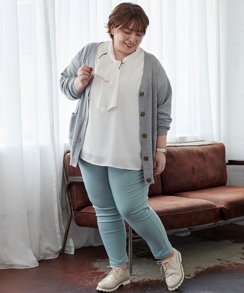 SMILE LAND（スマイルランド）の「＜大きいサイズ＞綿混Ｖネックロング丈ゆるニットカーディガン（毛玉防止・ハンガー干し可能）（カーディガン/ボレロ・レディース・ピンク系/レッド系/ロイヤルブルー/杢グレー/ミント/ブラック/オフホワイト・LL/3L/4L/5L/L）」の22枚目の写真