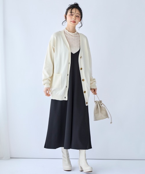 SMILE LAND（スマイルランド）の「＜大きいサイズ＞綿混Ｖネックロング丈ゆるニットカーディガン（毛玉防止・ハンガー干し可能）（カーディガン/ボレロ・レディース・ピンク系/レッド系/ロイヤルブルー/杢グレー/ミント/ブラック/オフホワイト・LL/3L/4L/5L/L）」の9枚目の写真