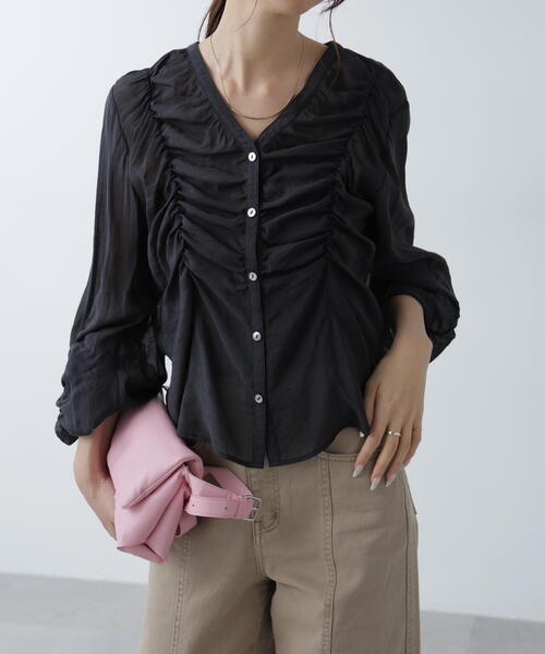 FREE'S MART(フリーズマート)の「◇Vネックシャーリングブラウス(シャツ/ブラウス・レディース・ホワイト/ネイビー/ピンク/ブルー・FREE)」の2枚目の写真