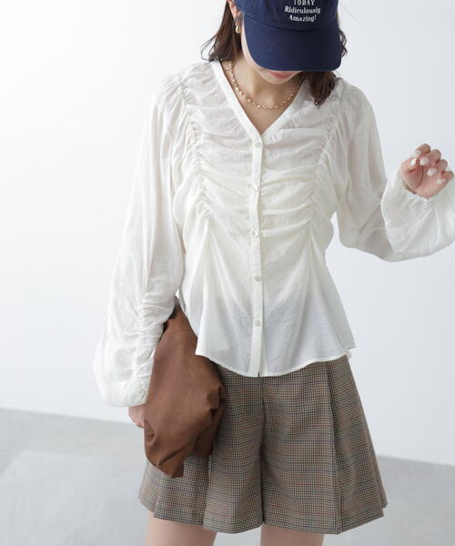 FREE'S MART(フリーズマート)の「◇Vネックシャーリングブラウス(シャツ/ブラウス・レディース・ホワイト/ネイビー/ピンク/ブルー・FREE)」の1枚目の写真