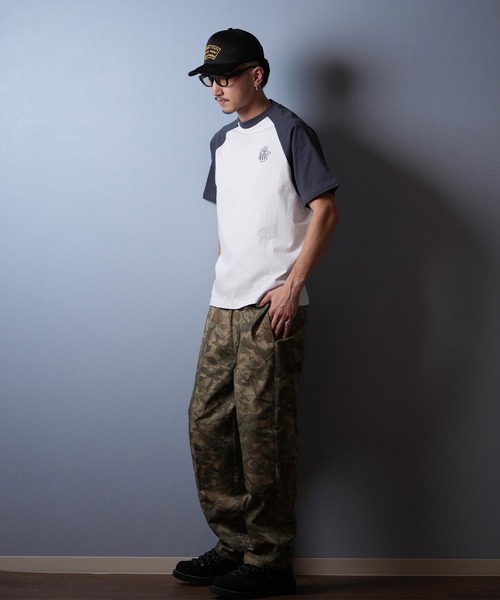 LURKING CLASS（ラーキングクラス）の「【ムラサキスポーツ限定】LURKING CLASS/ラーキングクラス 半袖Tシャツ ラグラン バックプリント ST25STM10（Tシャツ/カットソー・メンズ・ホワイト×グレー/ホワイト×ブラック・XL/L/M）」の10枚目の写真