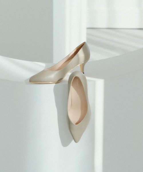 YECCA VECCA（イェッカヴェッカ）の「メタルラインパンプス（パンプス・レディース・ベージュ/ゴールド/アイボリー・22.5cm/23.5cm/24.5cm）」の4枚目の写真