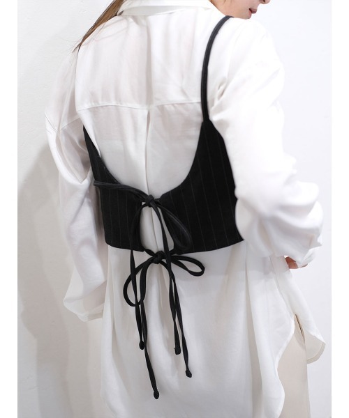 Reurie'（レウリィ）の「ピンストライプリボンビスチェ／pinstripe ribbon bustier レイヤード 重ね着 キャミソール シンプル きれいめ 上品 モード 大人カジュアル モノトーン（キャミソール・レディース・チャコールグレー/ブラック・FREE）」の4枚目の写真