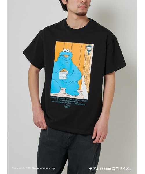 YOASOBI SESAME STREETクッキーモンスター Tシャツ UNISEX】クッキーモンスター アートTシャツ（NOM）（Tシャツ