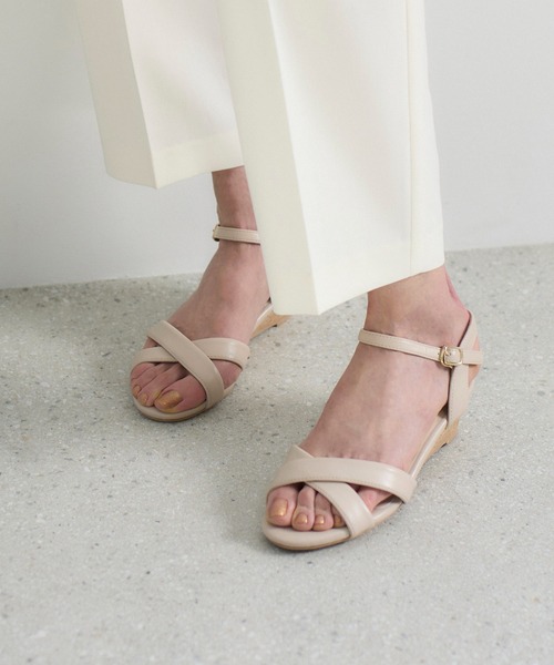 noyau(ノヤウ)の「ヒールクロスベルトサンダル(サンダル・レディース・ブラック/ベージュ/シルバー/キナリ・LL/S/M/L)」の3枚目の写真