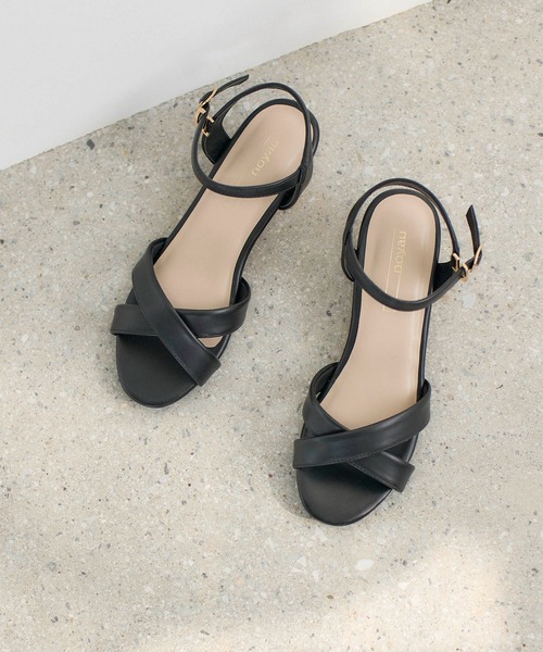 noyau(ノヤウ)の「ヒールクロスベルトサンダル(サンダル・レディース・ブラック/ベージュ/シルバー/キナリ・LL/S/M/L)」の1枚目の写真