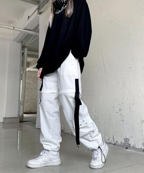 Nia(ニア)の「Nia(ニア)/カットアウト ワイドストリートパンツ(カーゴパンツ・レディース・ブラック/ホワイト・SMALL/MEDIUM/LARGE)」の10枚目の写真