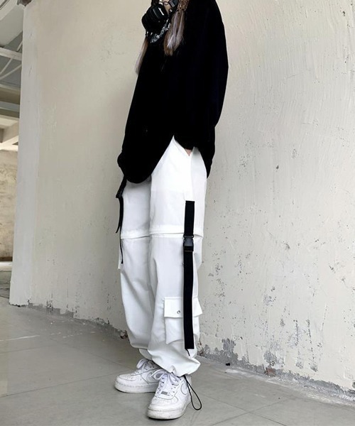 Nia(ニア)の「Nia(ニア)/カットアウト ワイドストリートパンツ(カーゴパンツ・レディース・ブラック/ホワイト・SMALL/MEDIUM/LARGE)」の15枚目の写真