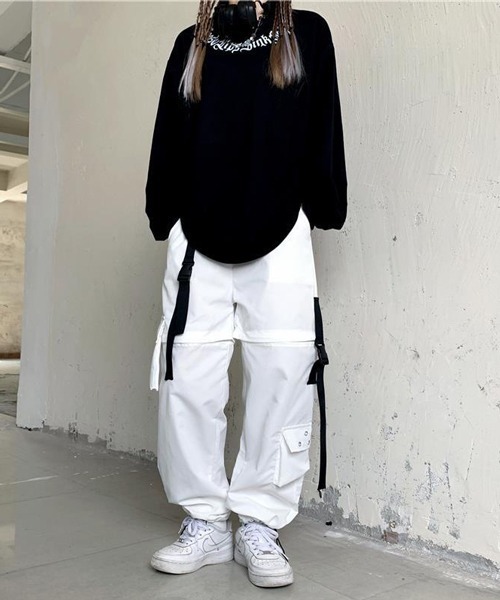 Nia(ニア)の「Nia(ニア)/カットアウト ワイドストリートパンツ(カーゴパンツ・レディース・ブラック/ホワイト・SMALL/MEDIUM/LARGE)」の4枚目の写真