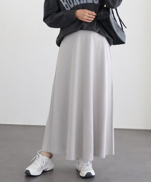 Pierrot(ピエロ)の「ストレッチ ロング丈フレアスカート(スカート・レディース・ブラック/ライトグレー/ネイビー/チャコール・L/M/PM)」の2枚目の写真