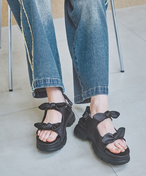 LAKOLE（ラコレ）の「サテンリボンボリュームサンダル / 290762（サンダル・レディース・ブラウン/ブラック・MEDIUM/LARGE）」の17枚目の写真