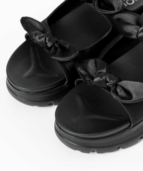 LAKOLE（ラコレ）の「サテンリボンボリュームサンダル / 290762（サンダル・レディース・ブラウン/ブラック・MEDIUM/LARGE）」の10枚目の写真