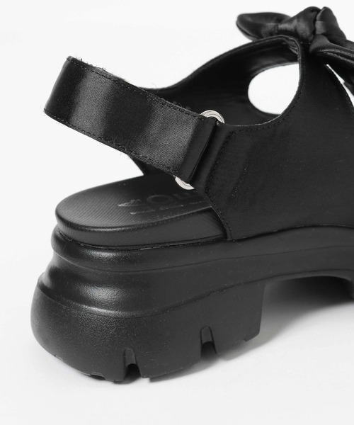 LAKOLE（ラコレ）の「サテンリボンボリュームサンダル / 290762（サンダル・レディース・ブラウン/ブラック・MEDIUM/LARGE）」の7枚目の写真