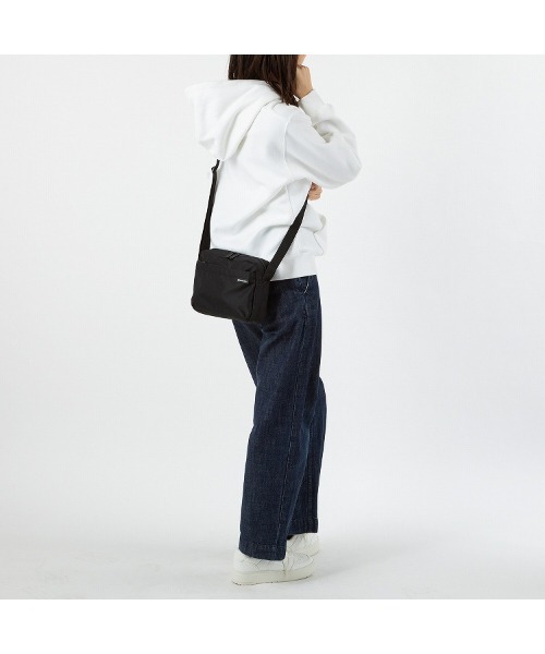 Champion（チャンピオン）の「ショルダーバッグ メンズ レディース チャンピオン champion デモイン No.68602（ショルダーバッグ・メンズ・ブラック/ネイビー・FREE）」の13枚目の写真